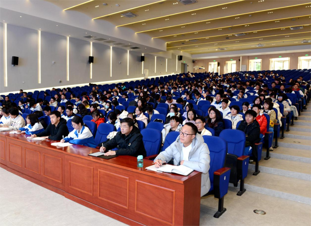 专家上党课|深入贯彻习近平法治思想，坚定不移推进法治校园建设